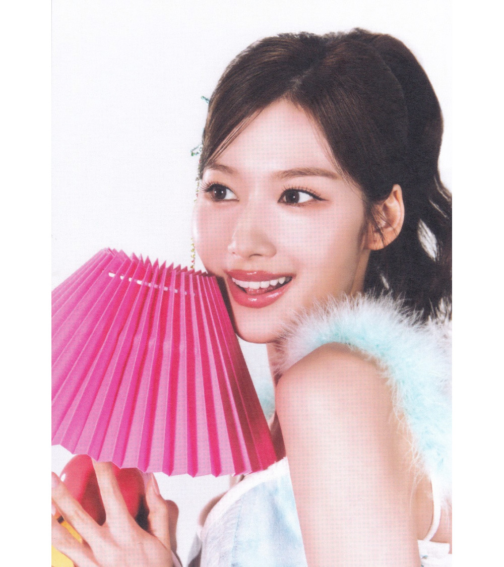 KARTA POCZTOWA: TWICE - COLLECTOR 2025 SEASON'S GREETINGS - SANA VER.